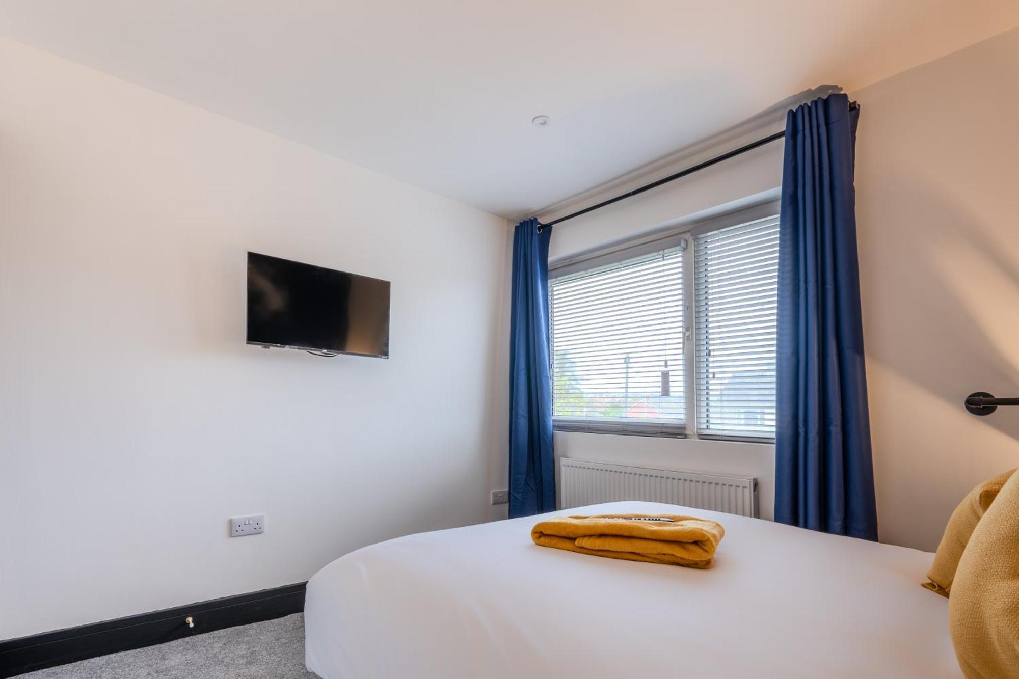 Modern 3Br Home - Private Parking - Tv In Every Bedroom Swansea Exterior photo